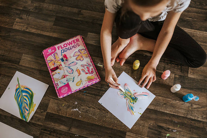 Artystyczny zestaw kreatywny 5 projektów Malowanie łańcuszkiem Pouring painting Kwiaty I love creativity Janod J07738