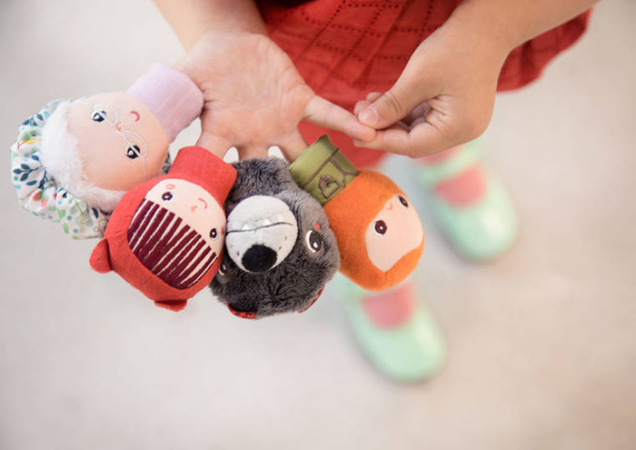 Zestaw 4 pacynek na palec Czerwony Kapturek babcia wilk i gajowy 83405 Lilliputiens