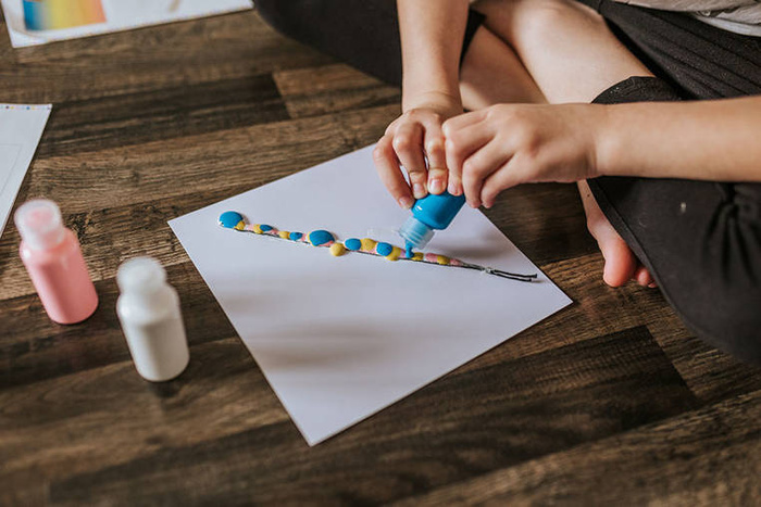 Artystyczny zestaw kreatywny 5 projektów Malowanie łańcuszkiem Pouring painting Kwiaty I love creativity Janod J07738