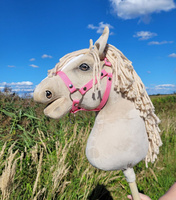 Super Hobby Horse Koń na kiju Cremello z długą miękką grzywą ręcznie wykonany kremowy konik Premium