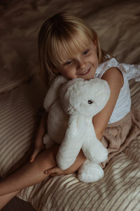 Pluszak obciążeniowy Sensoryczny Króliczek 1,2 kg Astrup 84685