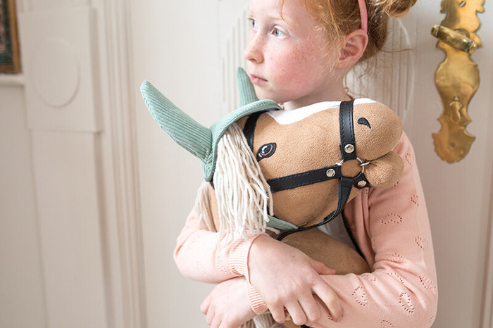 Hobby Horse Koń na kiju beżowy z otwartą buzią Astrup 84364