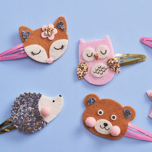 Zestaw kreatywny do tworzenia biżuterii brokatowe spinki do włosów Leśne zwierzątka Janod J09180 