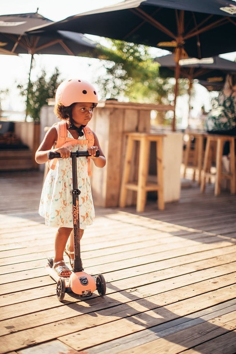 Zestaw SCOOTANDRIDE Kask + Highwaykick 3 LED hulajnoga składana ze świecącymi kółkami 3+ Peach