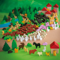 Drewniane figurki zwierząt drzew domów 200 elementów Erzi 41370 zestaw