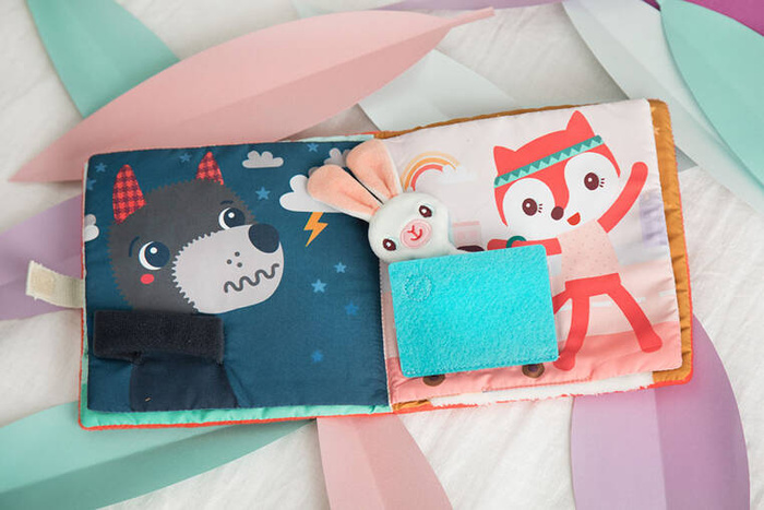 Miękka książeczka aktywizująca z mini-komforterem sarenka Stella i jej przytulanka 83491 Lilliputiens