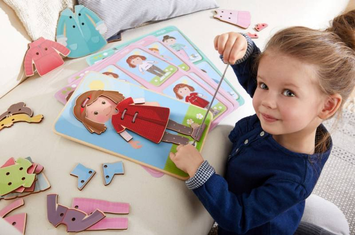 Nawlekanka-sznurowanka Ubierz mnie HB305165-Haba, zabawki motoryczne dla dzieci