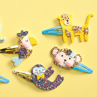 Zestaw kreatywny do tworzenia biżuterii Brokatowe spinki do włosów Egzotyczne zwierzęta Janod J09178