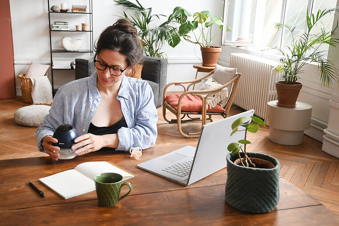 Laktator elektryczny bezprzewodowy muszlowy Hands-Free 180 ml Night Blue Beaba 911735