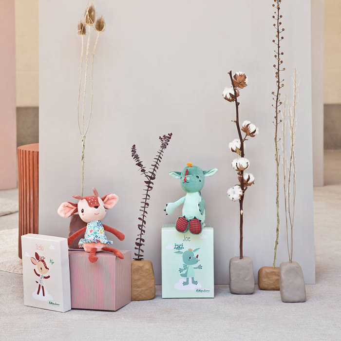 Przytulanka w ozdobnym pudełku Sarenka Stella 27 cm 83393 Lilliputiens