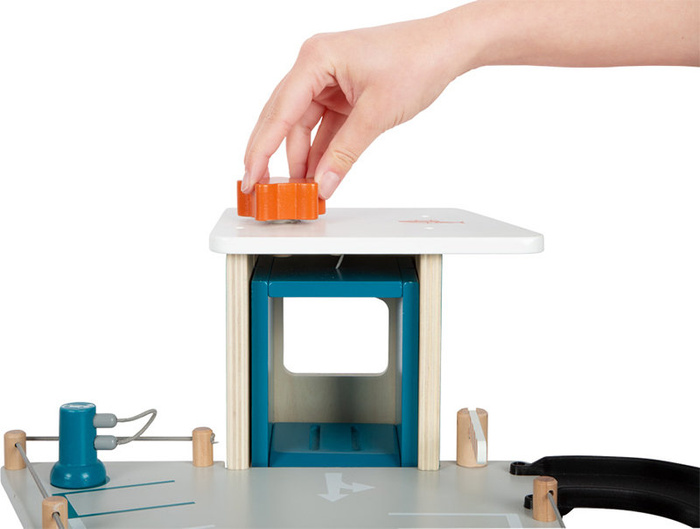 Drewniany parking garaż dla autek kilka poziomów Na rajdzie 12357 Small Foot