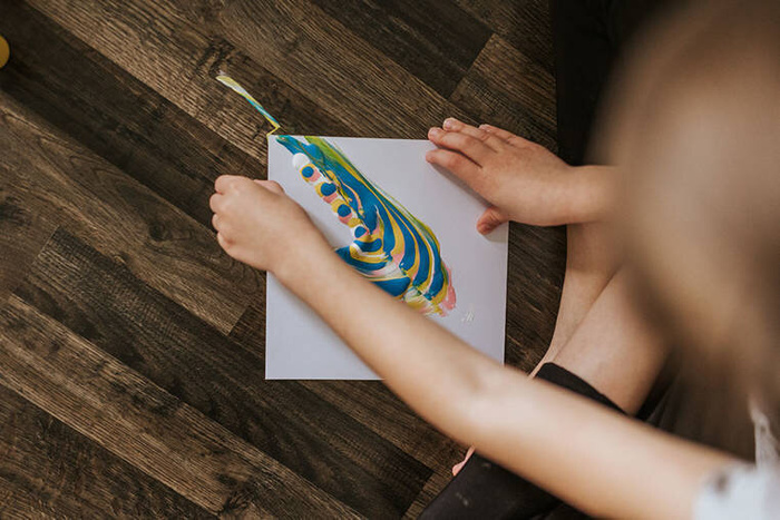 Artystyczny zestaw kreatywny 5 projektów Malowanie łańcuszkiem Pouring painting Kwiaty I love creativity Janod J07738