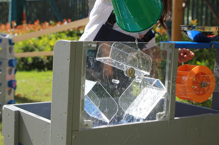 Stolik do eksperymentów CLASSIC WORLD EDU CW70803 Zestaw doświadczeń dla dzieci wodą i piaskiem 2w1