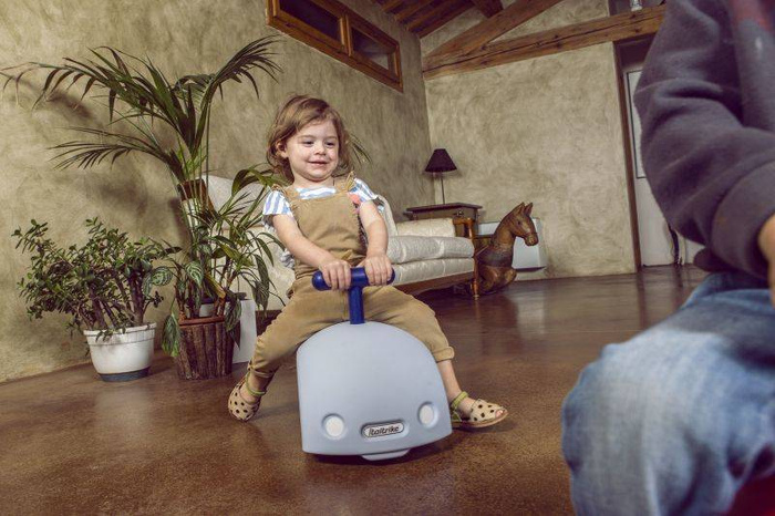 Niebieski jeździk Ginetta Mini Eolo Italtrike