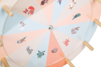 Konfigurowalne drewniane koło fortuny nagród z wymiennymi panelami i długopisem ścieralnym Przyjaciele z ogrodu Small Foot 12645