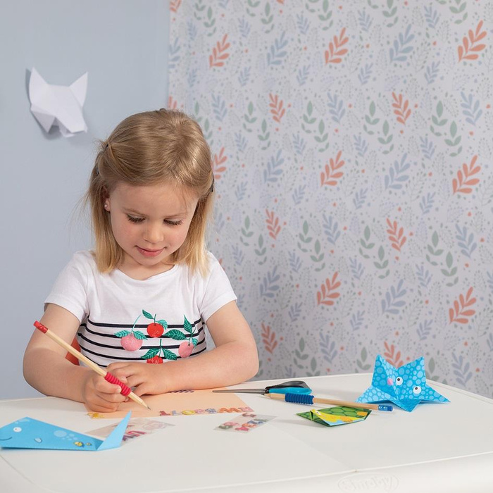 Biały Stolik ogrodowy lub do pokoju Smoby 880405 funkcjonalny i nowoczesny design